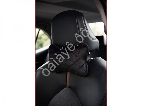 Подушка в авто из велюра, цвет черный/красный (2шт)
