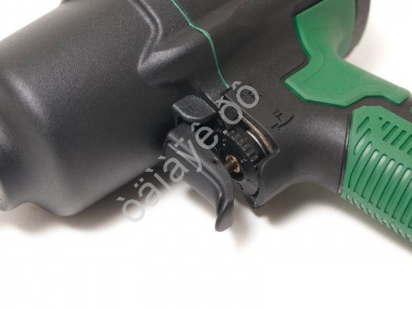 Пневмогайковерт ударный "Twin Hammer" с реверсом и регулир. усилия в облег. корпусе 1/2" (1450Hм, 7000 об/мин,6.bar,198 л/мин,вес 2кг) RockFORCE Пневмогайковерт ударный "Twin Hammer" с реверсом и регулир. усилия в облег. корпусе 1/2" (1450Hм, 7000 об/мин,6.bar,198 л/мин,вес 2кг) RockFORCE